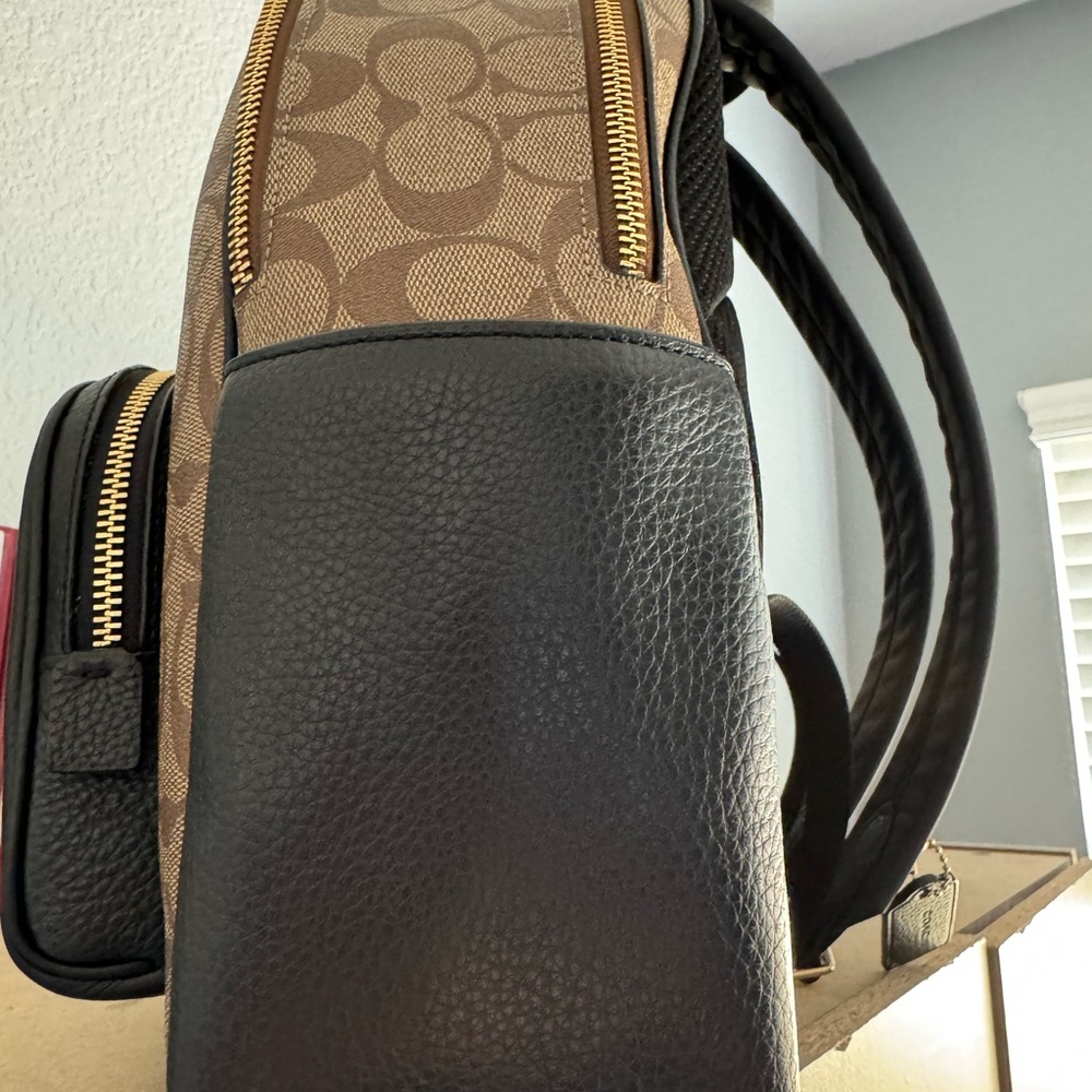 Coach Signature Canvas Backpack - Excellent condition - Picture 4 of 7
